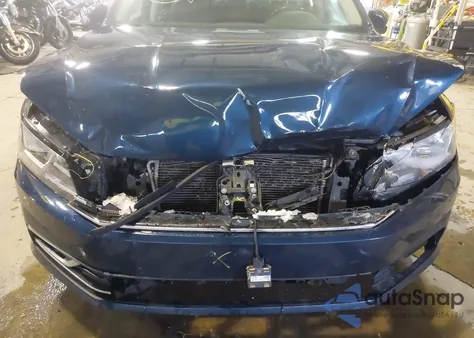 2019 Volkswagen Passat 2.0T Wolfsburg Edition z USA, uszkodzony, nr VIN 1VWLA7A36KC003866